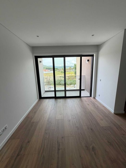 Apartamento T2 NOVO para arrendamento