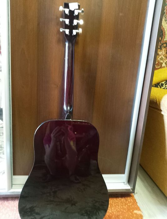 Продам новую акустическую гитару SX