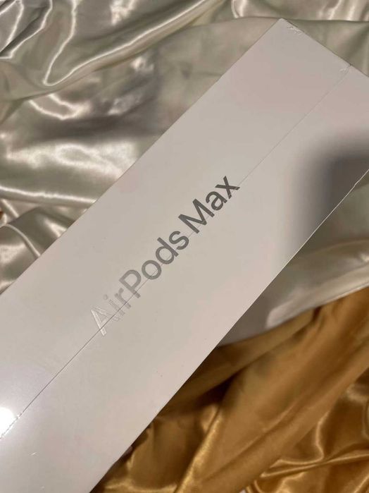 Stan idealny Nowe słuchawki Apple Air-Pods Max gwiezdnego światła