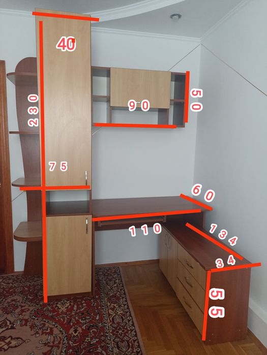 Продається комп'ютерний стіл .