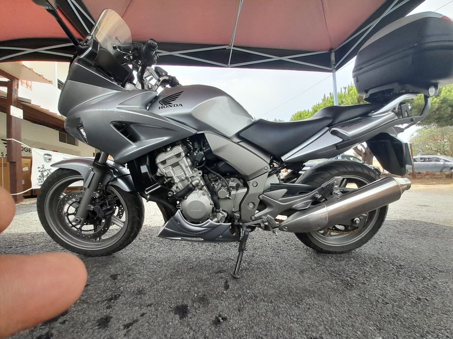 Honda CB 1000 F - Parece Nova