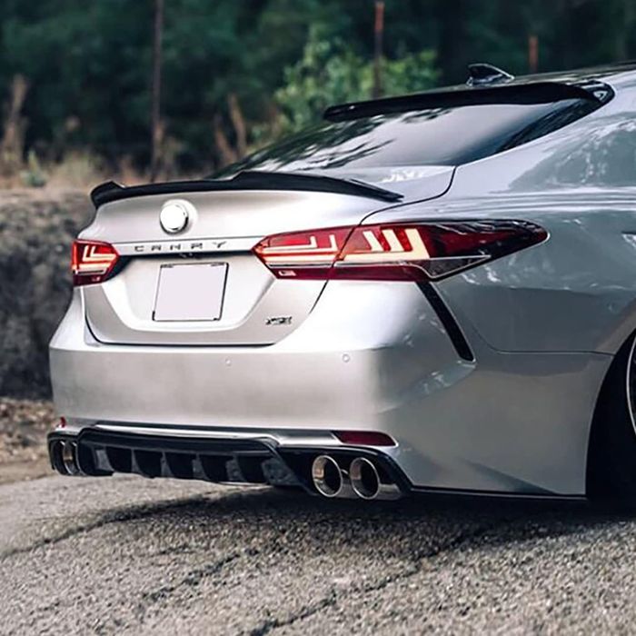 Спойлер Toyota Camry 70 накладка на багажник ляду бленда антикрыло