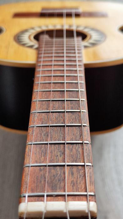 Cavaquinho brasileiro amplificado