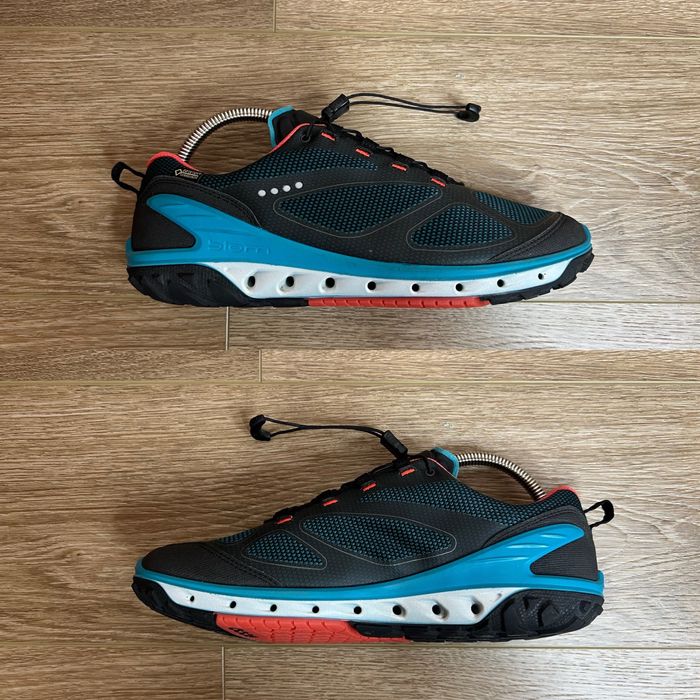 Продам БОМБЕЗНІ трекінгові кросівки Ecco Biom Venture GTX