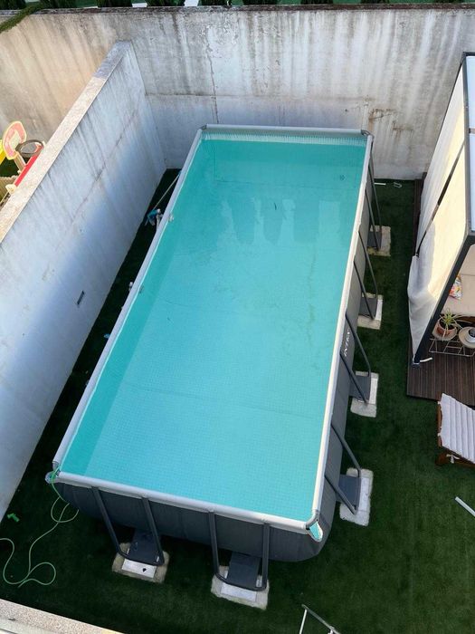 Piscina Intex 5,49 x 2,74 x 1,32 m + Bomba/Filtro de Areia