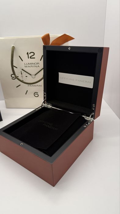 Фірмова коробка під годинник Panerai.Панераі.Нова.