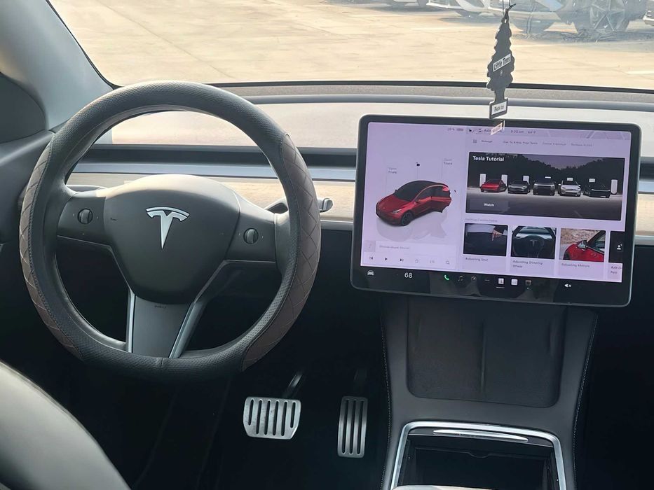 Tesla Model Y      2021