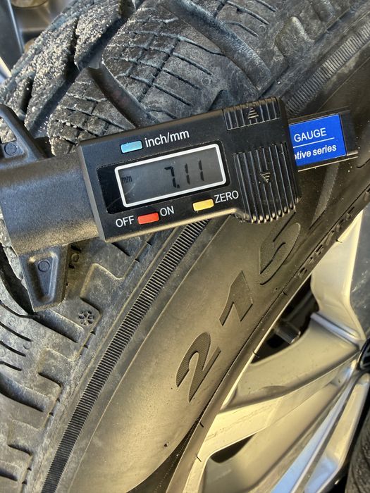 Oryginalne felgi 17” od VW T-Roc , Pirelli scorpion 215 65 R17  zimowe jak nowe