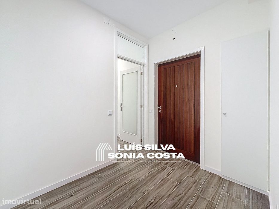 Apartamento T4 Totalmente Remodelado com 2 Varandas e Elevador –...