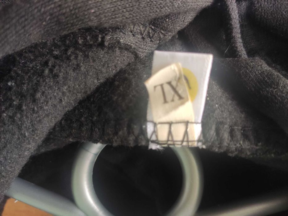 Czarna bluza damska z kapturem