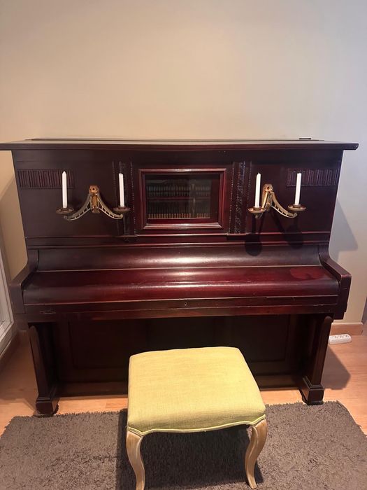 Piano de madeira
