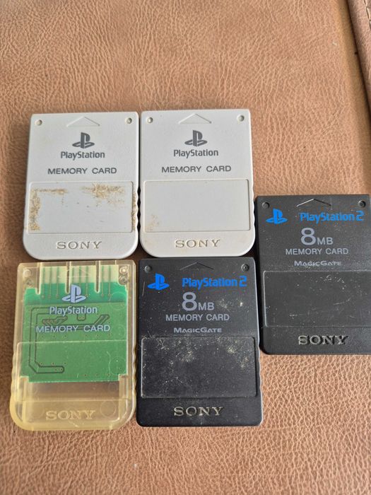 Jogos PS2 e duas PS2