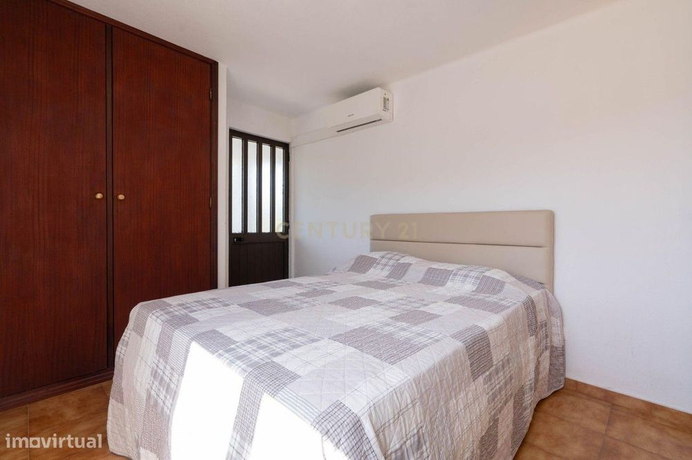 Moradia T2, com espaço exterior e terreno em Vila Nova de Poiares