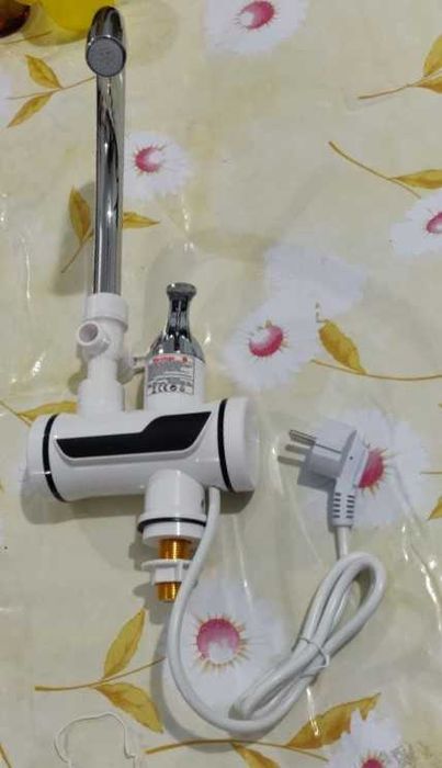 Torneira com Aquecimento de Água Automático