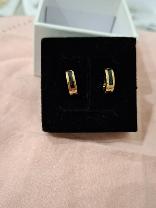 Brincos argolas preto e dourado em Aço
Novos
