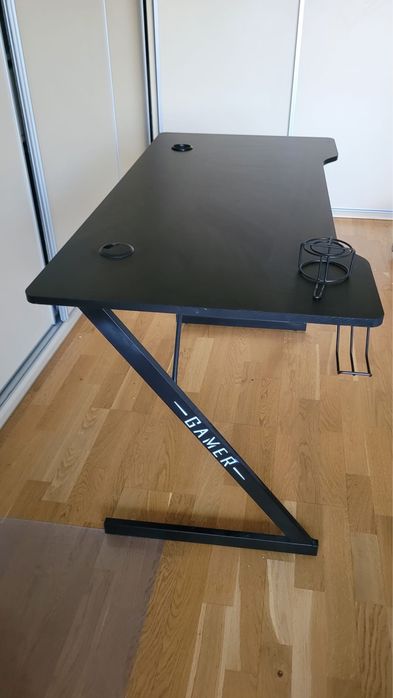 Biurko gamingowe GAMER – czarne, ergonomiczne, stan bardzo dobry