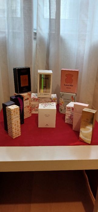 Caixas de perfume, vazias