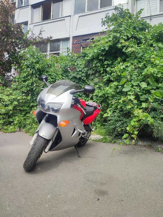 Продам Honda VFR800