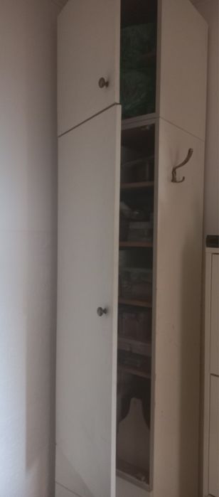 Wysoka pojemna szafka