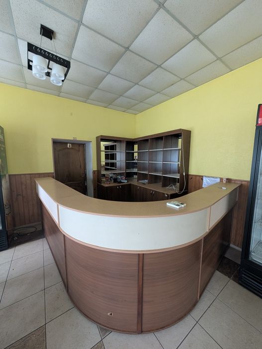 Продається барна стійка зі стелажем