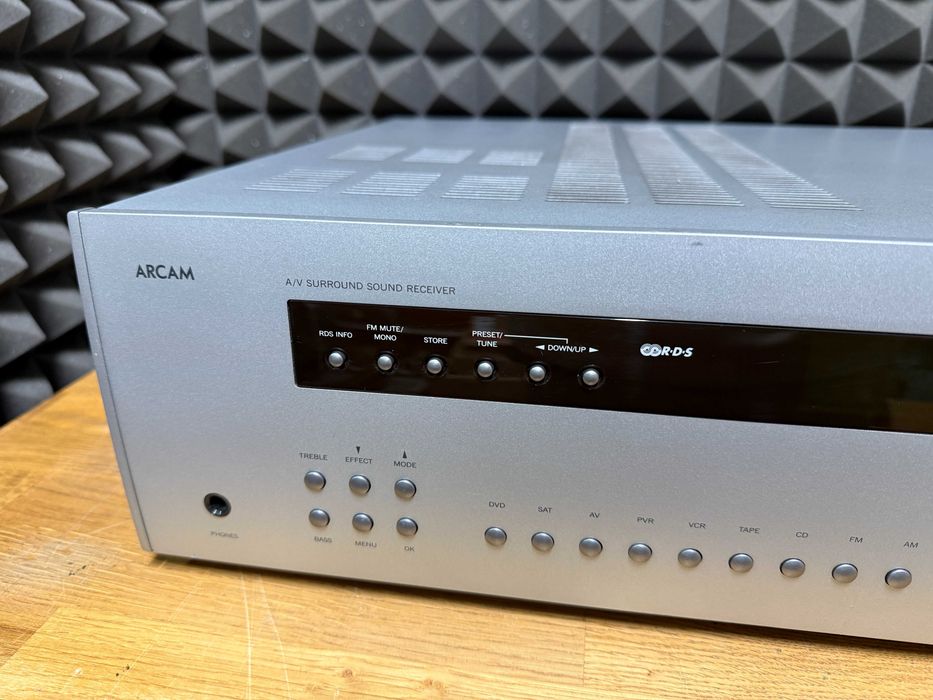 Amplituner ARCAM AVR 250