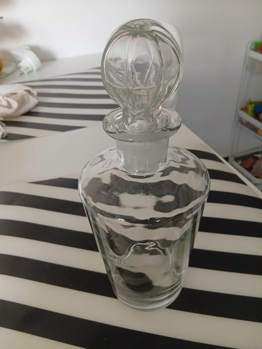 Garrafa em vidro fino, tipo cristal