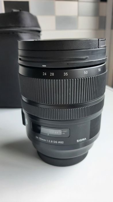 Sigma 24-70/2.8 EF mount Full Frame como nova