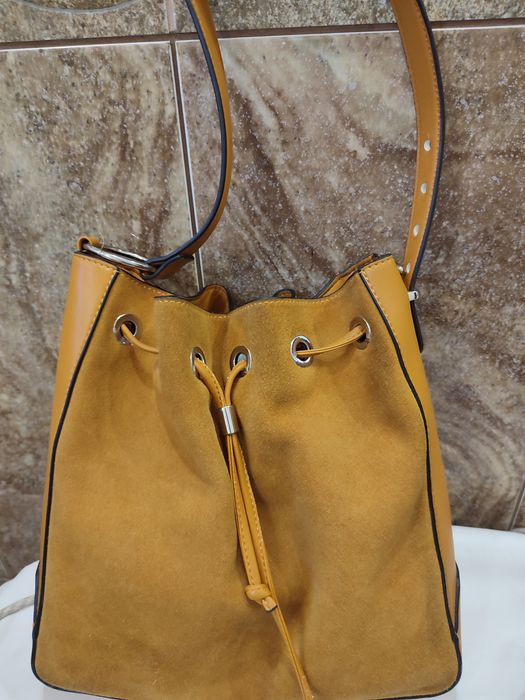Стильна сумка  Zara на одне відділення, велика та вмістка.