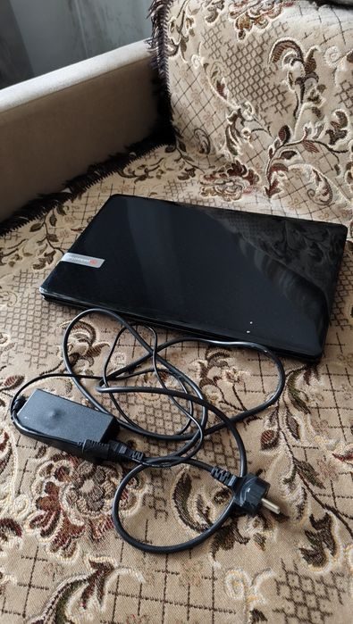 Ноутбук  Packard Bell Easy note LV11HC/17,3"