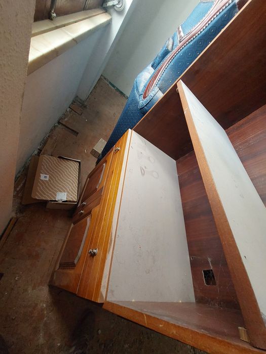 Sofá, cómodas e armários