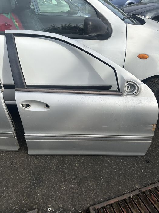 Porta frente direita mercedes w203 c220 cdi ano 2004