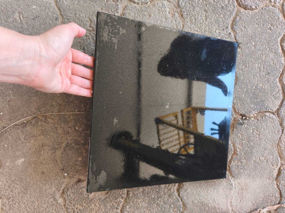 Cerâmico Preto Brilhante 30,5x30,5 cm – Novo – 7,50€/m²
