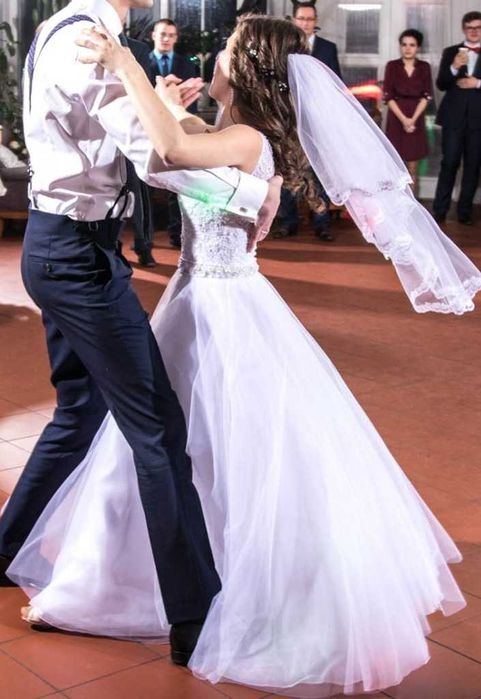 Suknia ślubna XS księżniczka biała koronka perły