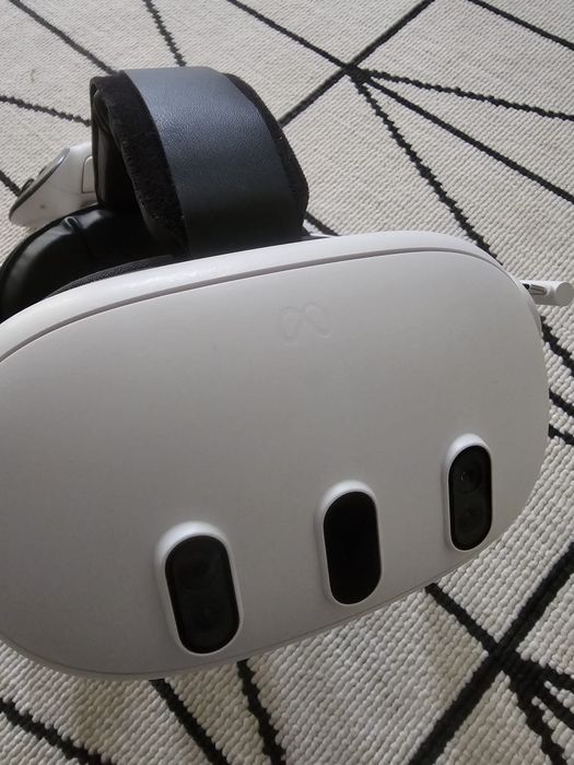 2 x Meta Quest 3 VR Headsets and 4 x Meta Quest Touch Plus Controllers