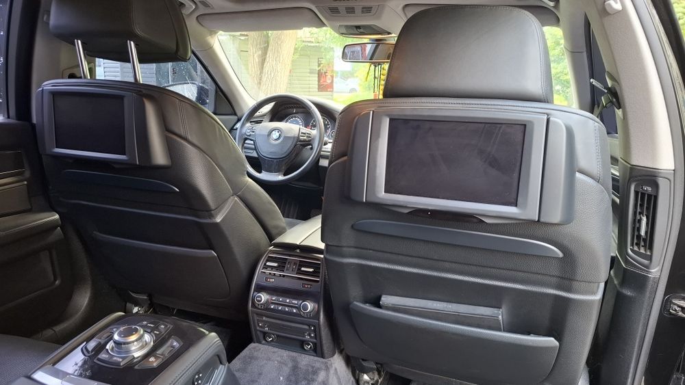 BMW 750LI 4.4 2009 года Официальная