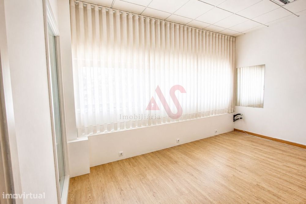 Sala Privada para Arrendamento com 16,5 m² inserida num Escritório em