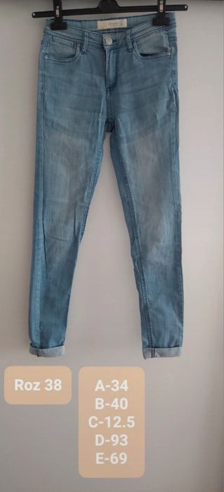 Jeansy rozmiar S/M bez dziur i przetarć, ładny kolor jasnego jeansu