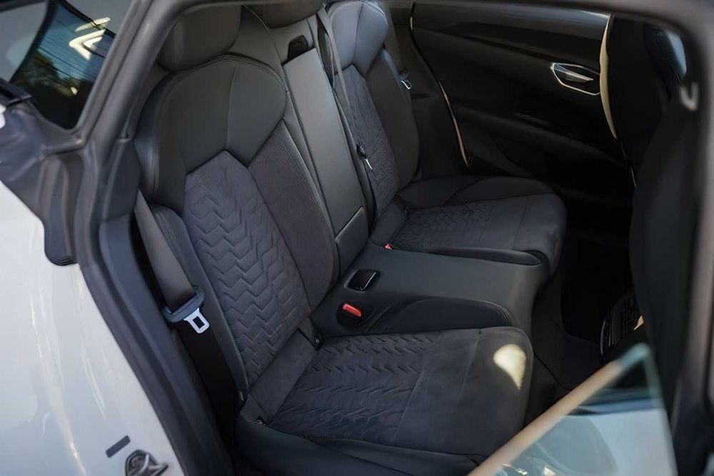 Audi e-tron      2022