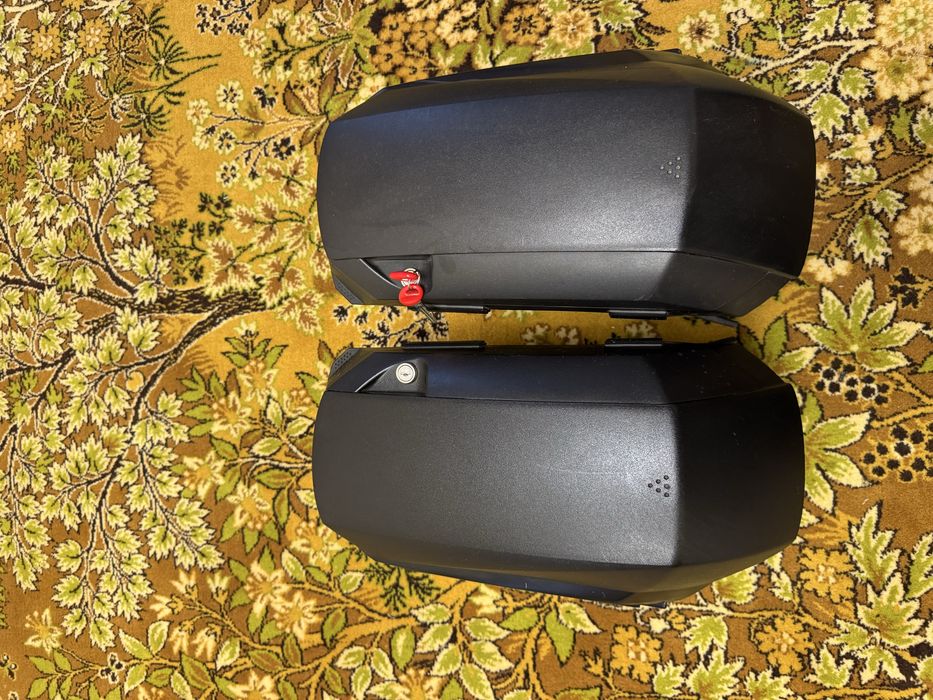 Продам бокові кофри Shad SH23