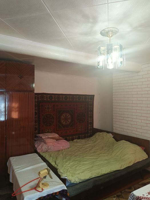Продам 2 кімнатний будинок з великою земельною ділянкою (р-н 8 школи)