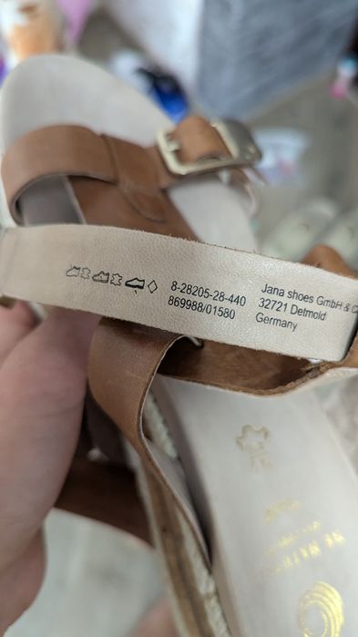 Босоніжки, шкіряні сандалі