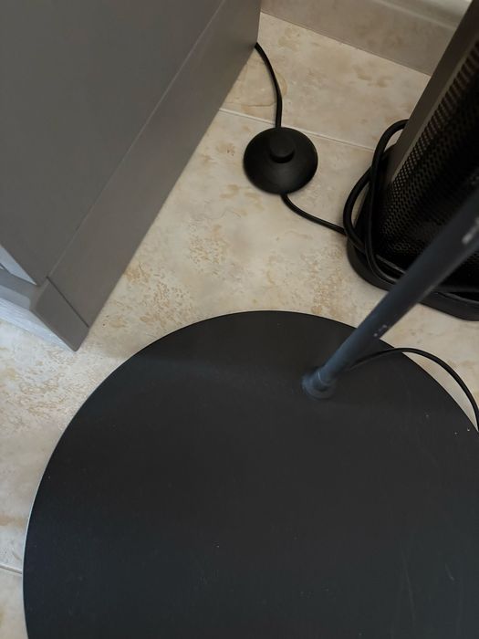 Candeeiro de pé em arco preto com abajour