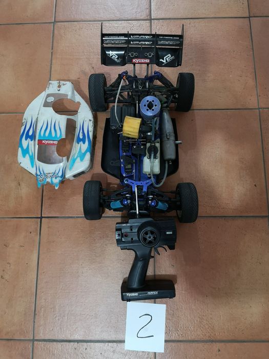 Três carros de Rádiomodelismo, valor de cada um mencionado na lista