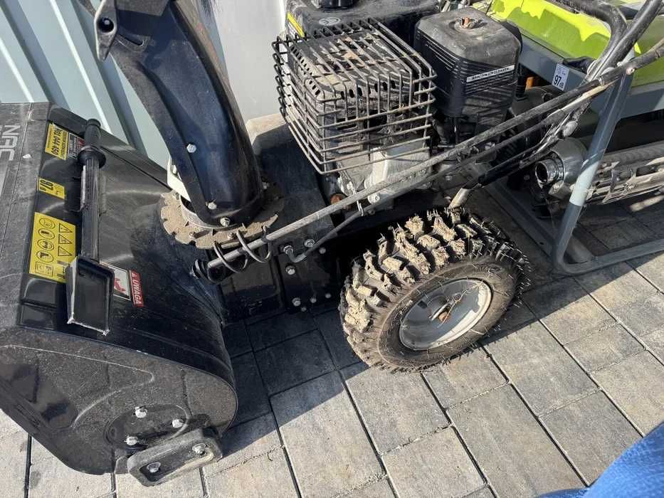 Odśnieżarka spalinowa z napędem  JAK NOWA