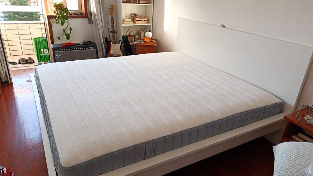 Cama Malm 180x200 IKEA + estrado + gavetões + colchão