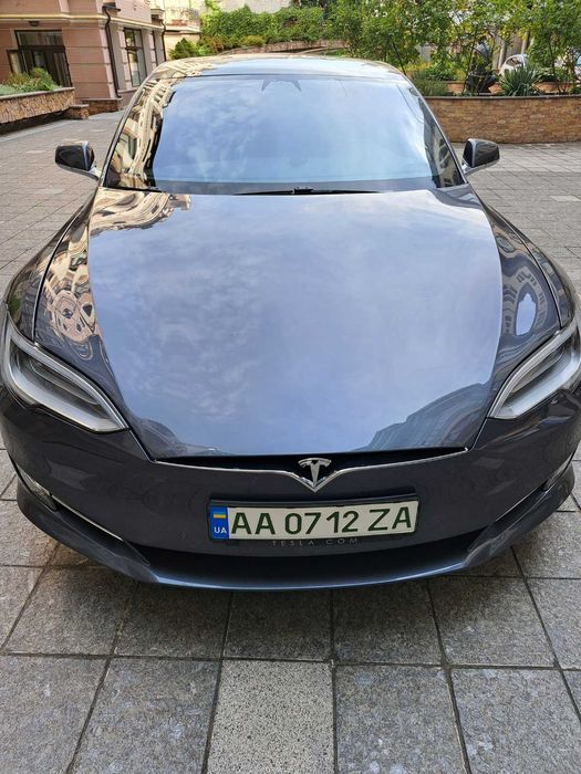 Продаю Tesla Model S 2020