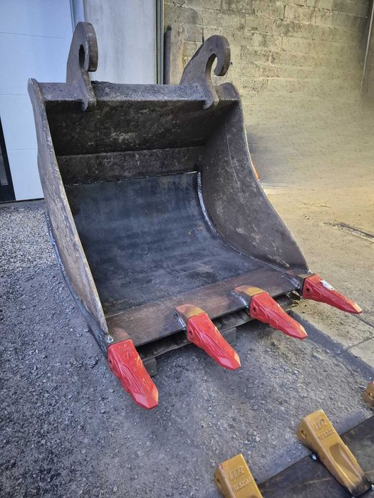 Naprawa łyżek/ Spawanie/ Wytaczanie/ Tulejowanie/ Lemiesz