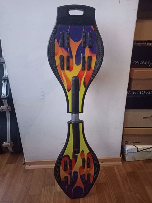 Продам вейвборд (скейт двухколесный)