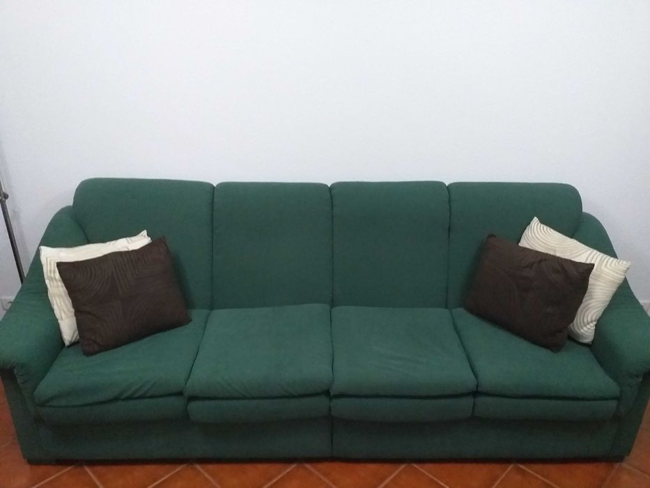 Sofá 4 lugares verde escuro, como novo