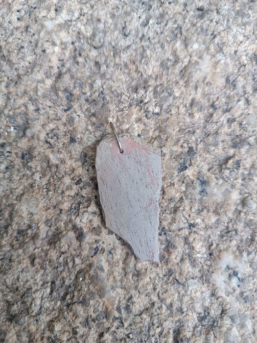 Colares de xisto artesanais